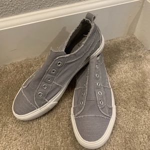 Like New Gray Corky Bablus